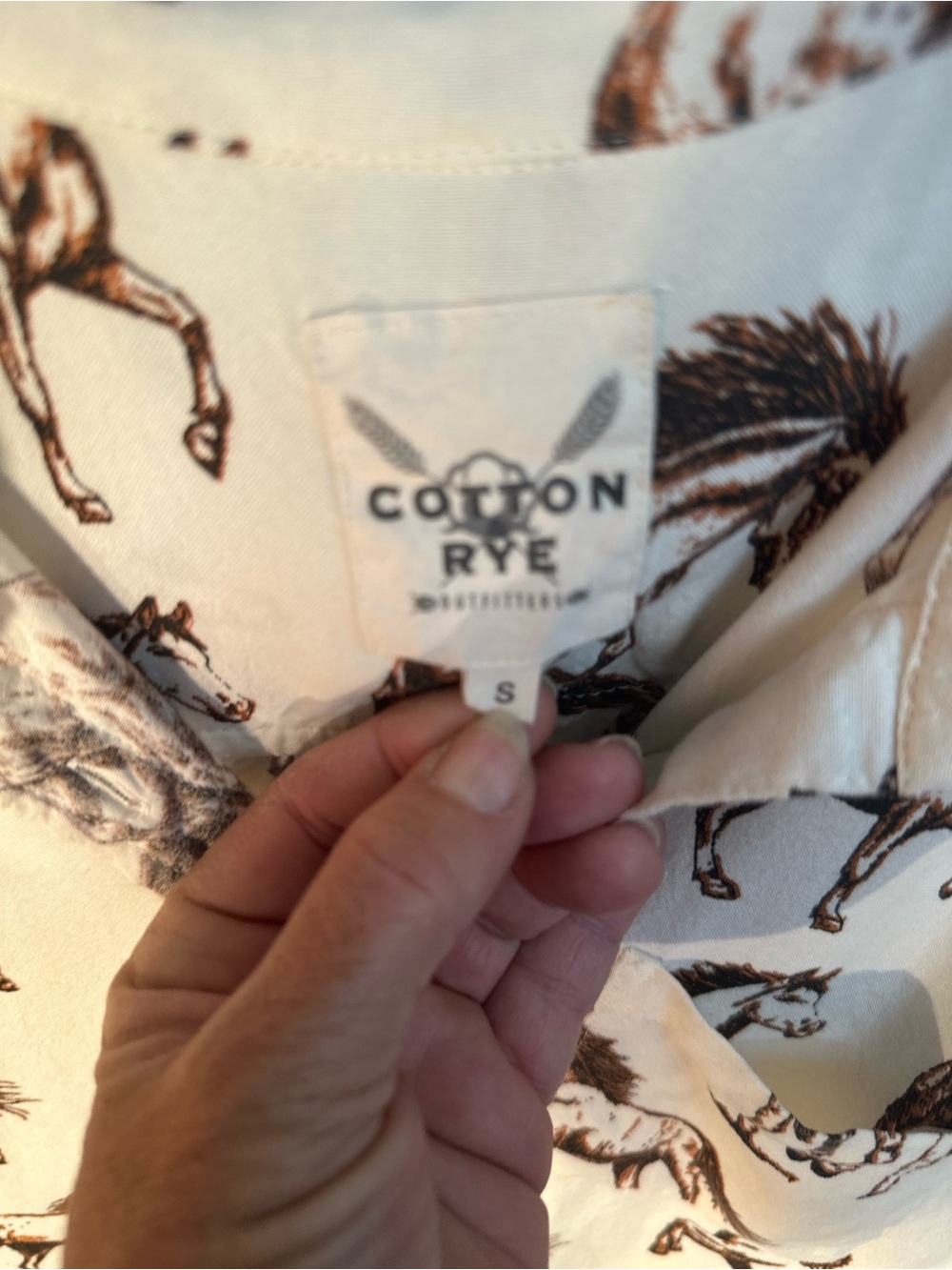 Rare cotton rye outfitters women’s small horse-Print Button Blouse cap sleve - Picture 2 of 9